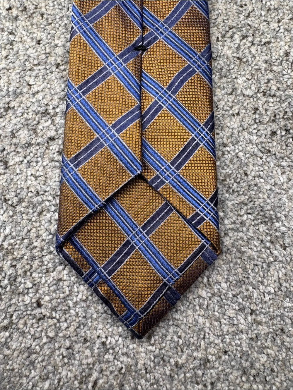 Jos. A. Bank Reserve Men's Silk Tie Gold and Blue Striped Made In China 60 X 3.5
